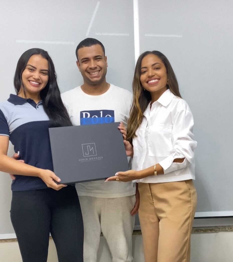 Entrega 2: Joyce Menezes com clientes